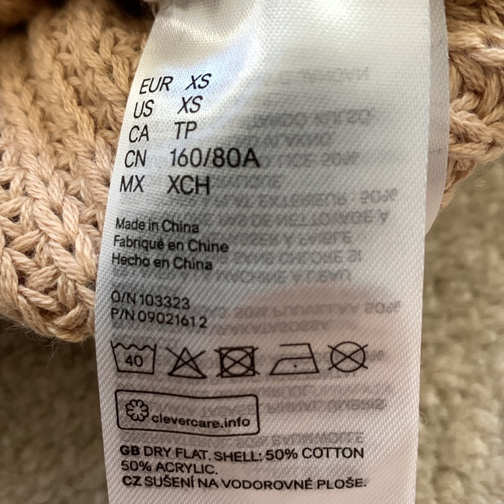 H&M Sweater - Picture 5 of 6